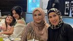 10 Potret Mesra Venna Melinda dan Ferry Irawan Saat Makan Bareng