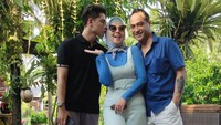 Sejak awal menjalin hubungan, Venna Melinda dan Ferry Irawan kerap jadi sorotan. Keduanya tak ragu memamerkan momen manis, termasuk dengan anak Venna Melinda yaitu Athalla Naufal dan Vania Athabina.