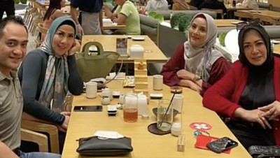 10 Potret Mesra Venna Melinda dan Ferry Irawan Saat Makan Bareng