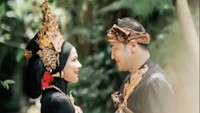 Keduanya memutuskan untuk memasuki jenjang lebih serius yaitu pernikahan pada tahun ini. Venna Melinda dan Ferry Irawan juga terlihat sudah melakukan sesi foto prewedding di Bali.