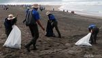 Aksi Bersih-bersih Pantai Bantul di Bulan Cinta Laut
