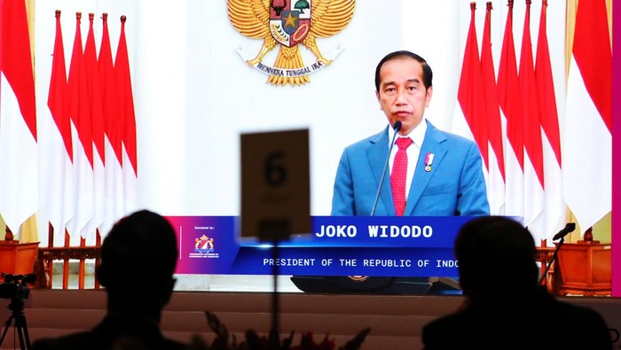 Aksi Nyata Genjot Pertumbuhan Ekonomi Dunia Forum B20 digelar dan diikuti oleh seluruh delegasi anggota G20 guna merumuskan dan menggenjot pertumbuhan ekonomi dunia dan Indonesia ke depannya. Seperti apa?
Ketua Dewan Pertimbangan KADIN Indonesia Anindya Novyan Bakrie memimpin diskusi informal Forum B20 yang diikuti semua delegasi anggota G20, di Jakarta, Kamis (27/1/2022).
