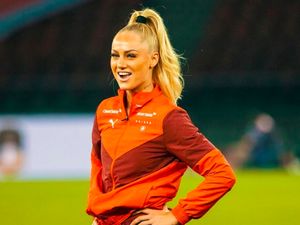 Pesepak Bola Alisha Lehmann Dikritik karena Pakai Makeup Saat Bertanding