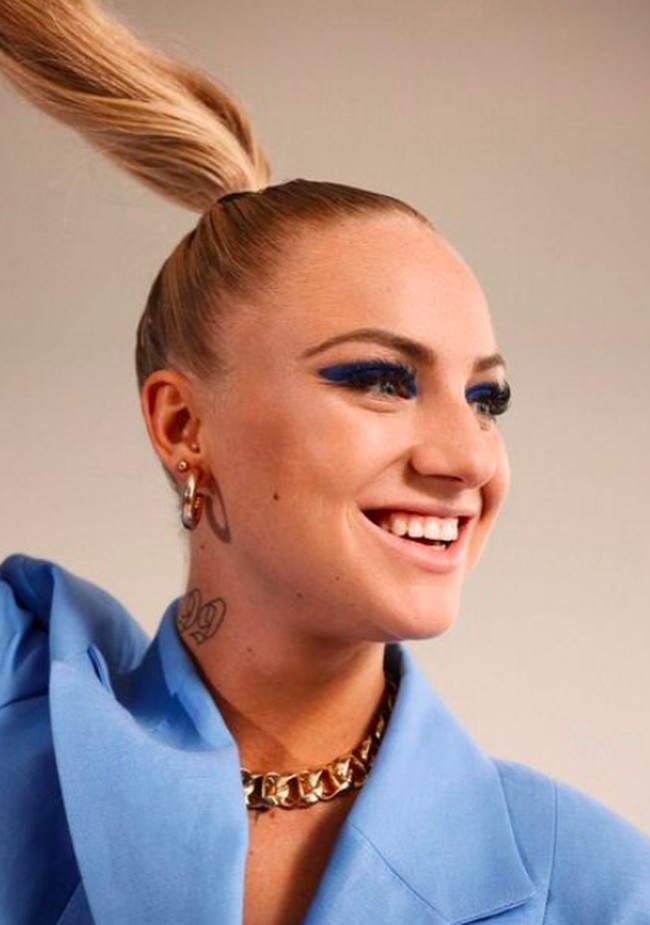 Punya wajah cantik, sang pesepak bola pun didapuk menjadi brand ambassador untuk merek kosmetik Zalando. Dan inilah penampilan Alisha dalam iklan kecantikan tersebut. Foto: dok. Instagram/@alishalehmann7