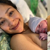 Rahma Azhari bersama suaminya, Paris Chong, melakukan skin to skin segera setelah Kirana Shea Azhari Chong lahir pada 18 Agustus 2020. Foto: Instagram