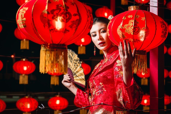 5 Hal Yang Identik Dengan Perayaan Imlek Angpau Hingga Baju Cheongsam 