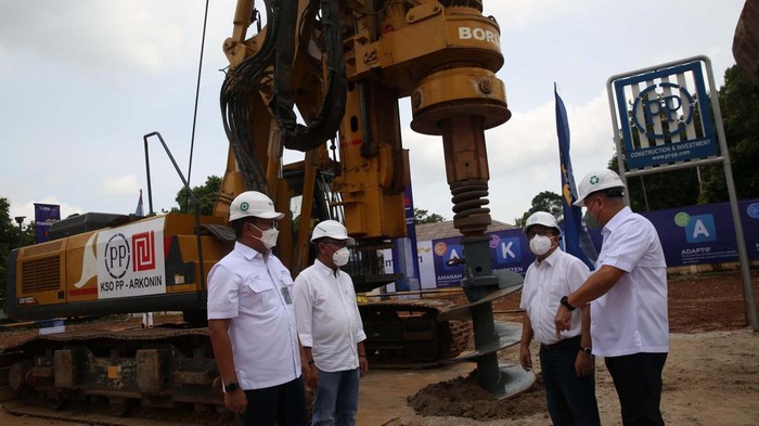 Bank Mandiri tengah membangun Gedung IT Mandiri Bumi Slipi. Gedung ini sebagai infrastruktur penunjang layanan digital terpadu.
