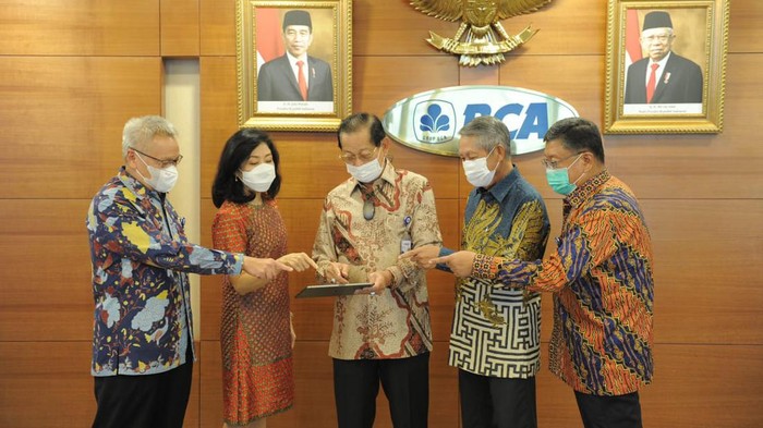 BCA Paparkan Hasil Kinerja Sepanjang Tahun 2021 BCA paparkan hasil kinerja keuangan sepanjangan tahun 2021. Diketahui, pada 2021 penyaluran kredit untuk sektor-sektor berkelanjutan mencapai Rp154,4 triliun.