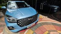 SUV compact dari Chery ini hadir dengan desain yang modern nan sporty. Terlihat dari depan, grille yang disematkan oleh Chery berukuran cukup besar dan hadir dengan pola yang rapat-rapat.