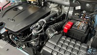 Chery Tiggo 4 Pro ini dibekali dengan mesin 1.500 cc Turbo yang dikawinkan dengan transmisi CVT. Diklaim, figur tenaganya tembus 154 HP dan torsi 230 Nm. Lalu fitur yang disematkan Chery ke Tiggo 4 Pro ini pun tergolong jempolan. Dalam sesi impresi pertama ini, unit Tiggo 4 Pro yang diperkenalkan ke media mengusung fitur Cruise Control, TPMS, Hill Start Assist hingga Hill Descent Assist.