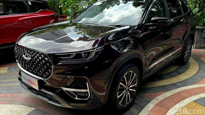 Pabrikan mobil asal China, Chery pamerkan 3 SUV yang akan dihadirkan di Indonesia. Salah satunya Tiggo 8 Pro yang siap tantang Pajero Sport-Fortuner. Penasaran?