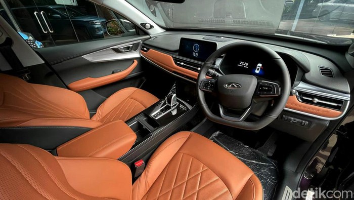 Pabrikan mobil asal China, Chery pamerkan 3 SUV yang akan dihadirkan di Indonesia. Salah satunya Tiggo 8 Pro yang siap tantang Pajero Sport-Fortuner. Penasaran?