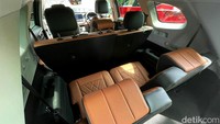 Sebelum kita membedah desain hingga jeroan yang ditawarkan Chery ke Tiggo 8 Pro ini, menurut kami mobil ini akan gampang bertarung di pasar SUV besar. Sebab, Tiggo 8 Pro hadir dengan konfigurasi 7- penumpang. Tentang desainnya, berbeda dari Tiggo 4 Pro dan Tiggo 7 Pro yang mengusung desain sporty, Tiggo 8 Pro hadir lebih dewasa dan juga mewah.