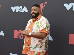 Takut Sneakers Kotor, Dj Khaled Minta Digendong Bodyguard, Berujung Dikecam