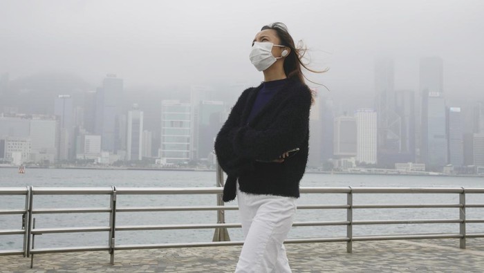 Hong Kong memangkas masa karantina bagi pelancong dari luar negeri. Awalnya masa karantina yang diwajibkan adalah 21 hari namun dipangkas menjadi 14 hari.