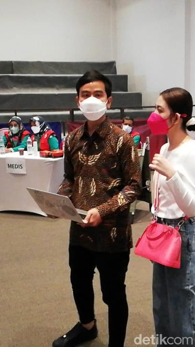 Tas bersiluet klasik ini mendapat sentuhan kekinan dengan strap jacquard yang jenaka. Louis Vuitton membanderol tas ini dari harga US$ 1.350 atau sekitar Rp 19,4 juta. (Foto: Ari Purnomo/detikcom)