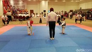 Momen Jan Ethes Sabet Medali Emas Kejuaraan Taekwondo
