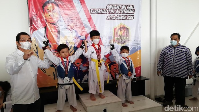 Jan Ethes menjuarai kompetisi taekwondo Piala Wali Kota Solo di Terminal Tirtonadi.