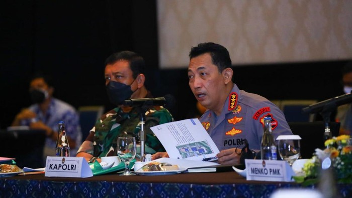 Kapolri Jenderal Listyo Sigit Prabowo saat rapat koordinasi bersama Menko PMK