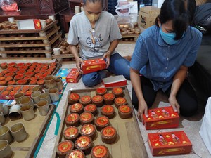 Kue Keranjang di Surabaya Diburu Warga Jelang Imlek