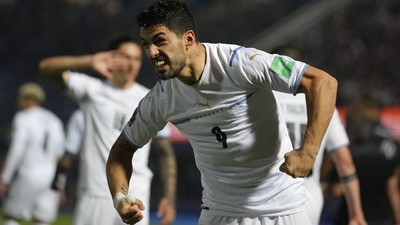 Selebrasi Luis Suarez Usai Bawa Uruguay Menang Atas Paraguay