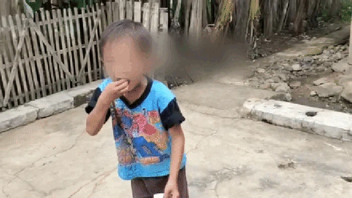 MAF bocah asal CIanjur yang doyan makan kertas rokok