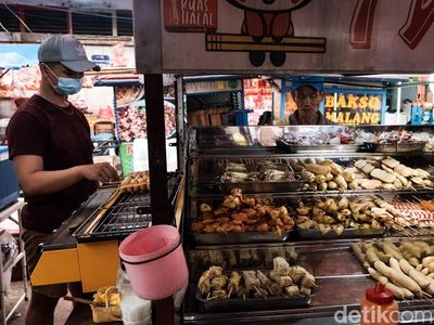 Entah Kenapa, Jajanan Enak Pada Ngumpul di Pasar Lama Tangerang