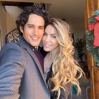 Wanita 35 tahun itu kisah sudah move on dan memiliki kekasih baru. Dulu sering berpose berani, kini ia mengaku sudah tobat dari imej seksi dan lebih suka tampil sopan. Crystal pun sekarang tampil lebih cantik dan awet muda karena meninggalkan tampilan palsunya, termasuk implan payudara dan tanning kulit.Foto: Instagram