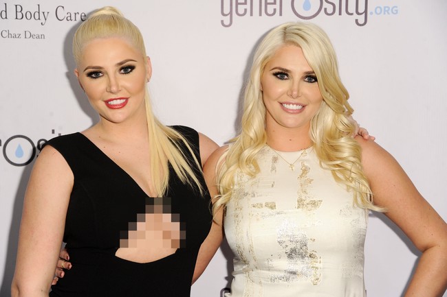 Karissa dan Kristina ShannonDua wanita cantik ini adalah sepasang kembar. Mereka juga pernah tampil di acara The Girls Next Door dan cukup sering dipamerkan Hugh Hefner. Keduanya sempat jadi perbincangan di 2017 karena tertangkap mabuk dan saling meninju. Foto: AP