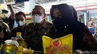 Penerapan Harga Minyak Goreng Rp 14.000 di Mojokerto Terbentur Stok Lama