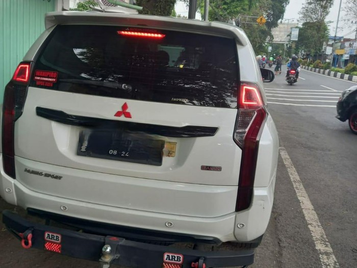 mobil pakai strobo rotator di malang diamankan