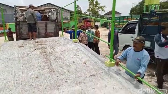 Pasar hewan baru di Bojonegoro.