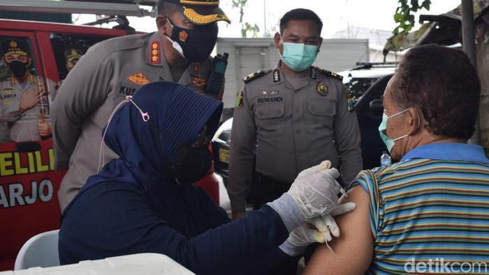 Patroli Prokes dan vaksinasi di Sidoarjo