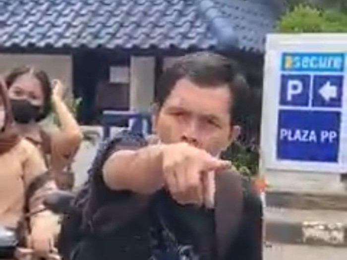 Pelaku modus pura-pura jadi korban tabrak lari di Pasar Rebo, Jakarta Timur (Tangkapan Layar)