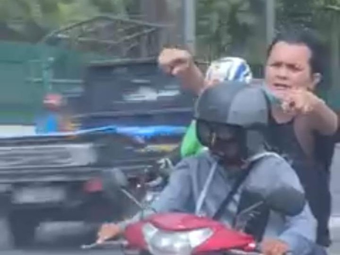 Pelaku modus pura-pura jadi korban tabrak lari di Pasar Rebo, Jakarta Timur (Tangkapan Layar)