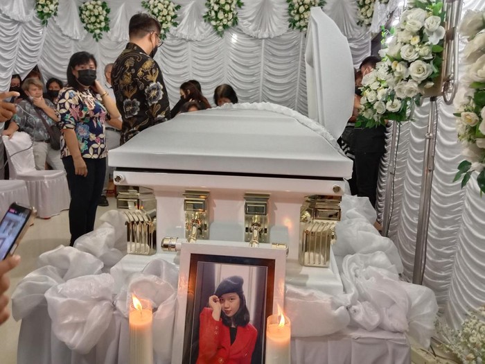 Pelayat terus berdatangan di rumah suka mahasiswi yang meninggal misterius di Kanada