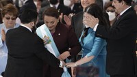 Sebelumnya, Xiomara sempat 2 kali gagal dalam pemilihan presiden yang digelar di Honduras pada tahun 2013 dan 2017. Kembali maju sebagai calon presiden di tahun 2021, Castro pun akhirnya berhasil meraih suara terbanyak dan dilantik menjadi presiden wanita pertama di negara tersebut. (AP Photo/Moises Castillo)