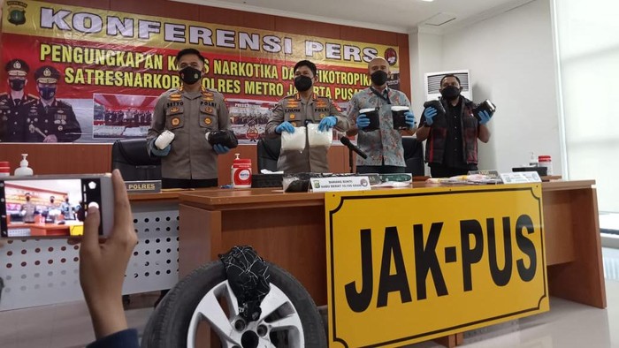 Polres Jakpus gagalkan pengiriman 11 Kg sabu dalam ban