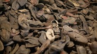 Selain itu, Kamp Auschwitz juga telah ditetapkan sebagai Warisan Dunia oleh UNESCO. Setidaknya 2 juta wisatawan datang ke sana untuk melihat keganasan Nazi dan mengenang korban yang telah gugur. Getty Images/Christopher Furlong