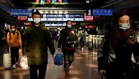 Untuk mengendalikan mobilitas besar-besar, sejumlah kota di China membuat kebijakan dengan memberikan angpao kepada warga yang tidak mudik atau bepergian meninggalkan kota. AFP/Noel Celis