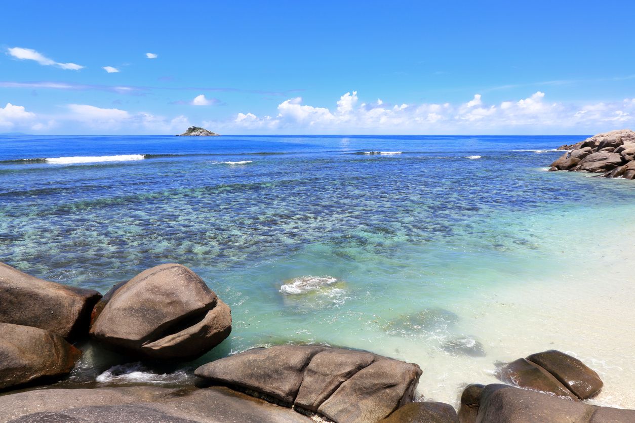 Pulau Moyenne