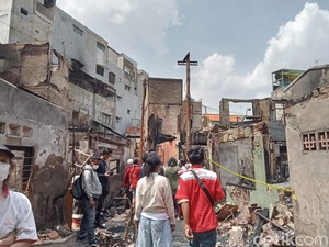 Kebakaran di Mangga Dua Jakpus Hanguskan 38 Bangunan, 3 Orang Luka