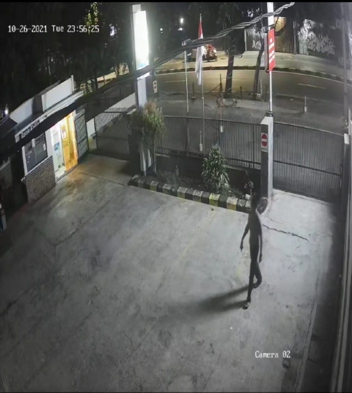 Rekaman CCTV Jambret Pemotor di Tebet Oktober 2021