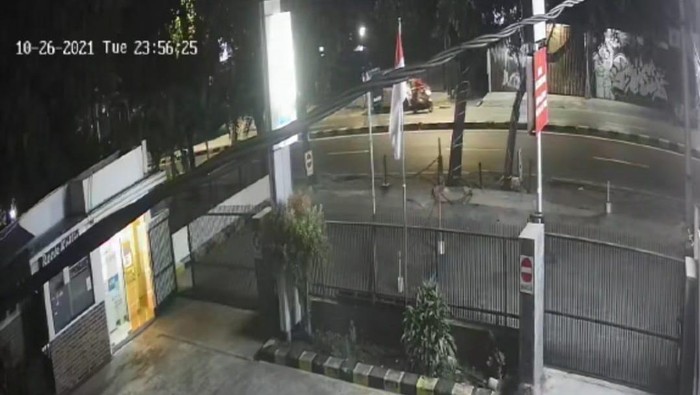 Rekaman CCTV Jambret Pemotor di Tebet Oktober 2021