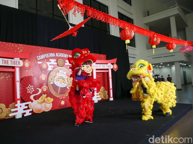 Sambut Imlek, Siswa Sekolah Ini Tampilkan Barongsai Merah dan Kuning