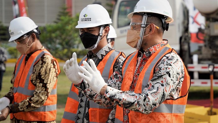 PT Solusi Bangun Indonesia Tbk (SBI) anak usaha PT Semen Indonesia tengah membangun pelabuhan Terminal Khusus di Tuban, Jawa Timur. Investasi ini mencapai Rp 1,4 T.