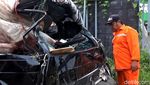 Tabrak Belakang Truk di Tol Cipularang, Pikap Ini Ringsek