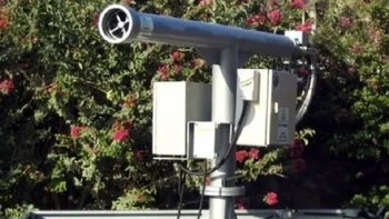 Dinamakan sebagai Thunder Generator atau pengumpul petir, teknologi di kendaraan ini bisa memancarkan gelombang kecepatan tinggi yang bisa membuat orang tuli, bahkan memukul mundur massa. Tentu akan berguna di berbagai macam situasi. Foto: Pocket Lint