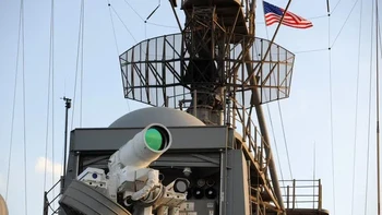 Laser Weapons System, sesuai namanya, adalah senjata laser yang dapat membidik target bermacam ukuran dengan presisi dan daya hancur yang besar. Salah satunya adalah Boeing Laser Avenger, yang bisa diletakkan di kendaraan dan menembak sasaran seperti drone. Foto: Pocket Lint