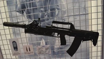 ADS Underwater Gun ini seperti senjata James Bond. Sesuai namanya, senjata riffle ini bisa ditembakkan di dalam air dan dikembangkan oleh militer Rusia. Foto: Pocket Lint